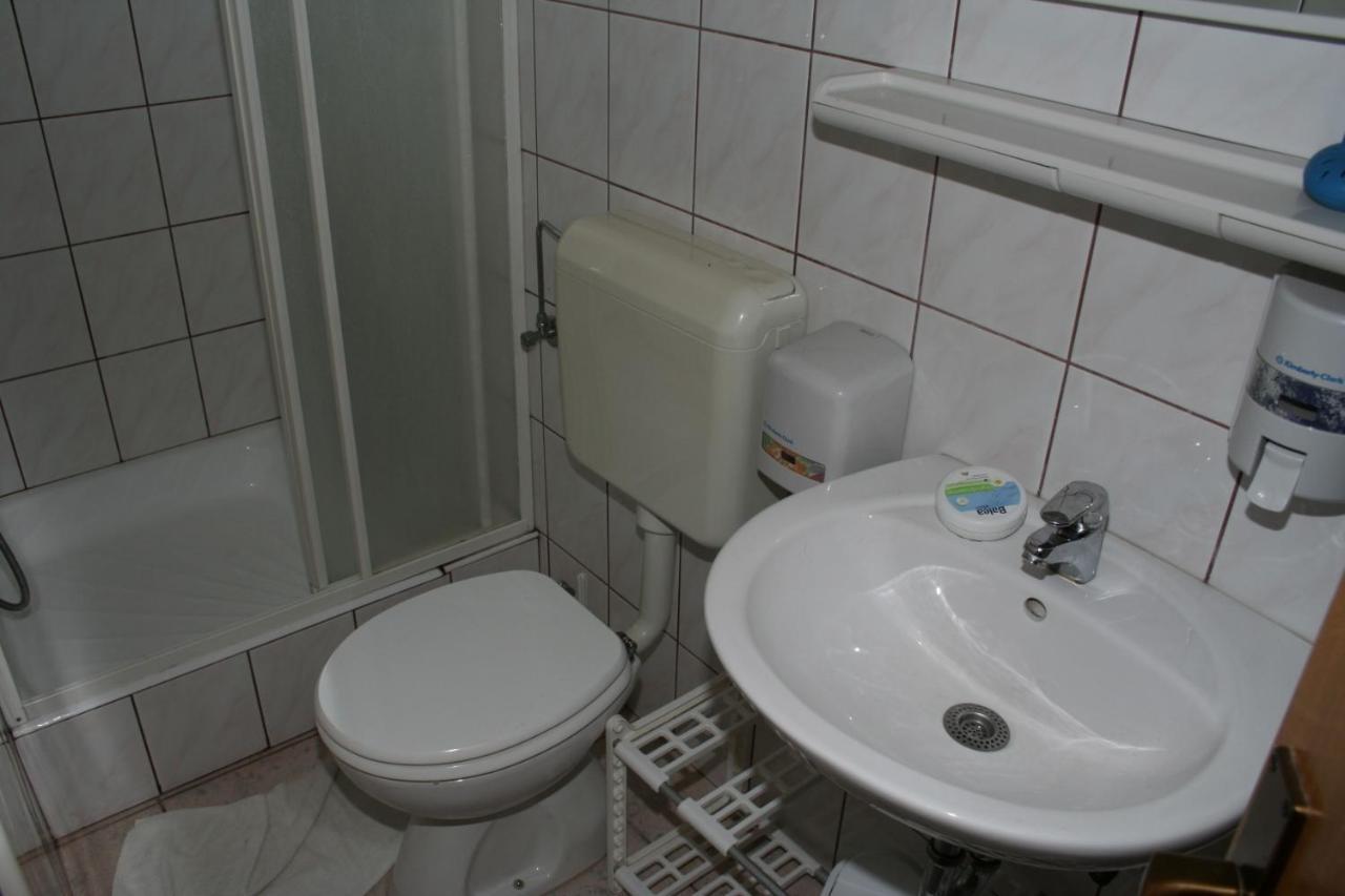 Apartments By The Sea Podgora, Makarska - 2615 Екстериор снимка